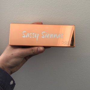 Neutral eye shadow palette